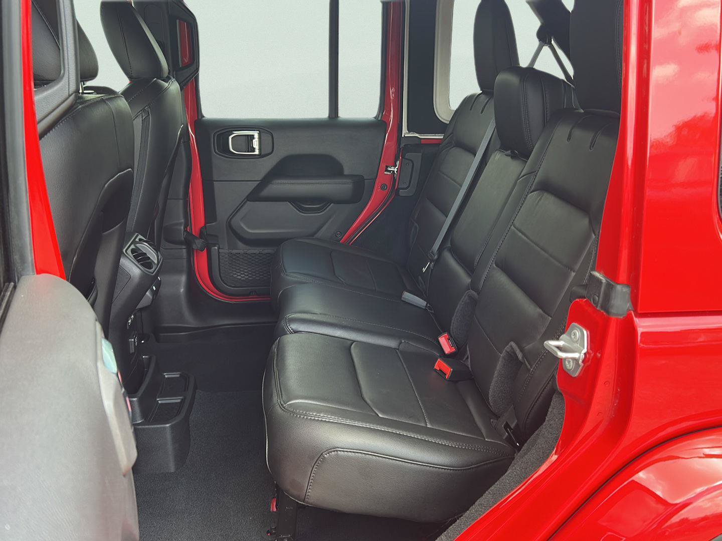Used 2023 Jeep Wrangler Unlimited Sahara AWD/4WD image 20