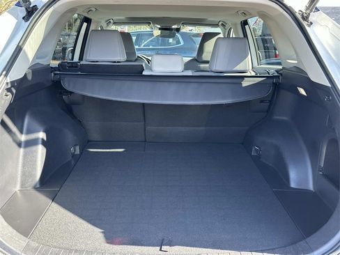 Used 2022 Toyota RAV4 XLE Premium image 6