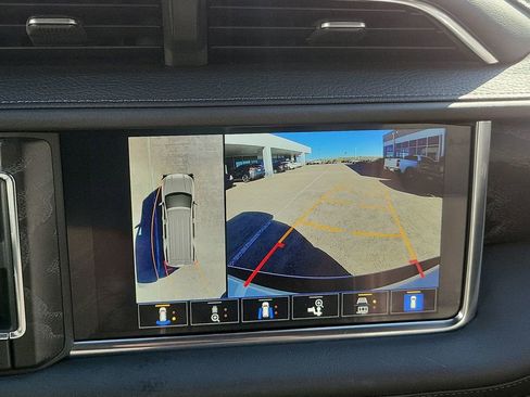 Used 2023 GMC Yukon XL Denali image 15