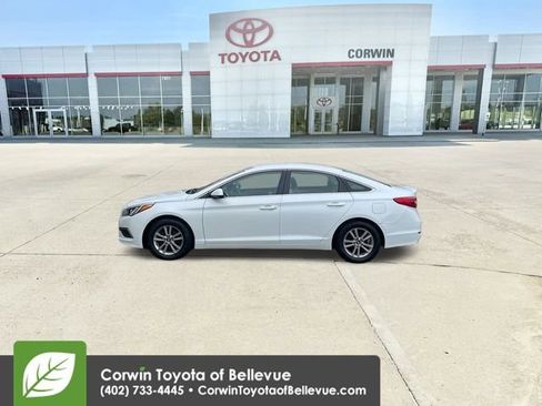 Used 2017 Hyundai Sonata SE w/ Cargo Package image 5