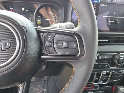 Used 2024 Jeep Wrangler Unlimited AWD/4WD image 26