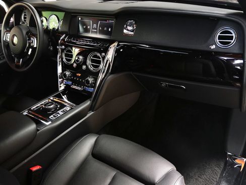 Certified 2022 Rolls-Royce Cullinan AWD/4WD image 30