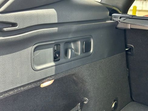 Used 2025 Mercedes-Benz GLC 300 image 45