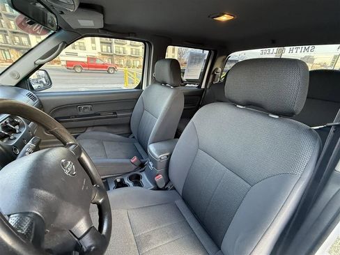 Used 2002 Nissan Frontier XE image 16