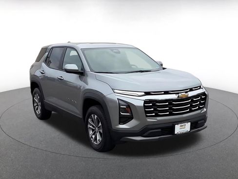 Used 2025 Chevrolet Equinox LT FWD image 3