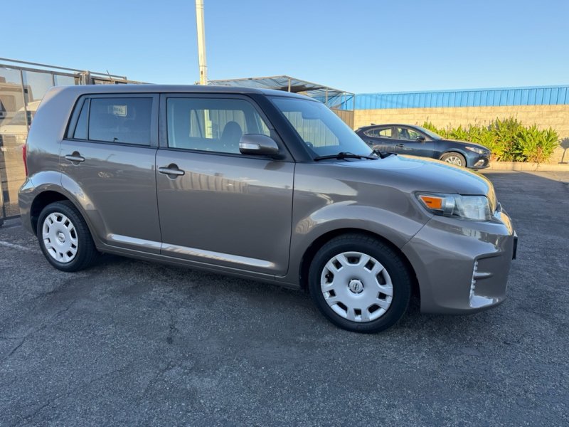 Used 2013 Scion xB FWD image 3