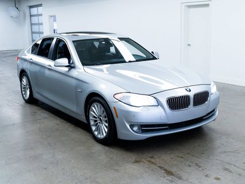 Used 2011 BMW 535i xDrive Sedan AWD/4WD image 27