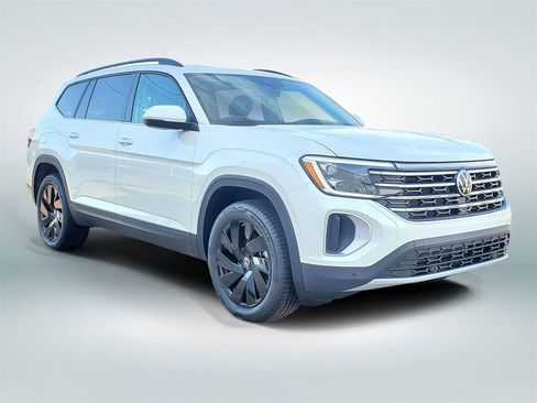 New 2026 Volkswagen Atlas SE FWD image 2