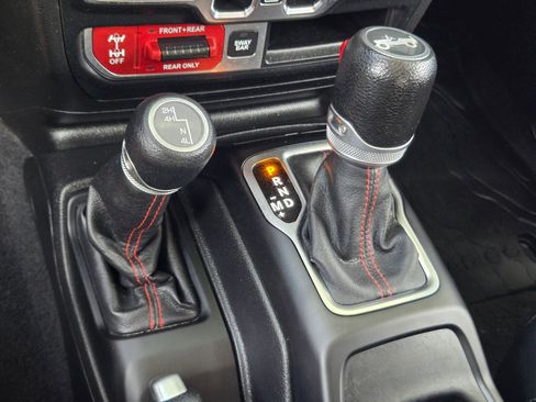 Used 2018 Jeep Wrangler Unlimited Rubicon AWD/4WD image 18