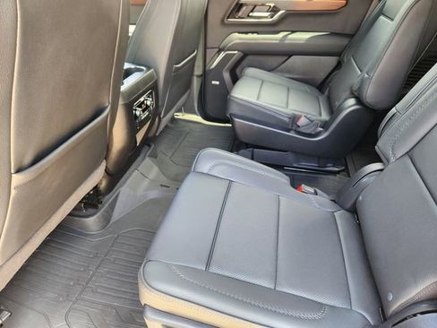 Used 2025 GMC Yukon Denali w/ Sun & Power Step Package AWD/4WD image 30