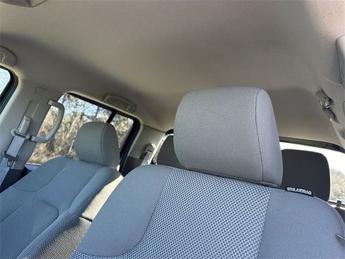 Used 2019 Nissan Frontier SV image 31