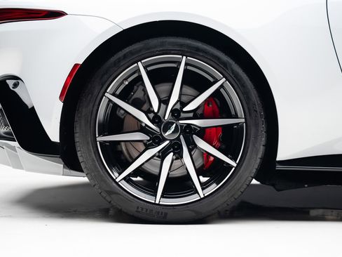 Used 2019 Aston Martin V8 Vantage Coupe RWD image 36