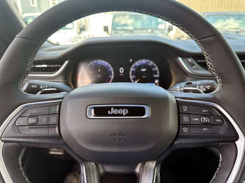 New 2025 Jeep Grand Cherokee L Altitude image 16