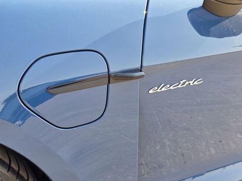 New 2025 Porsche Taycan image 18