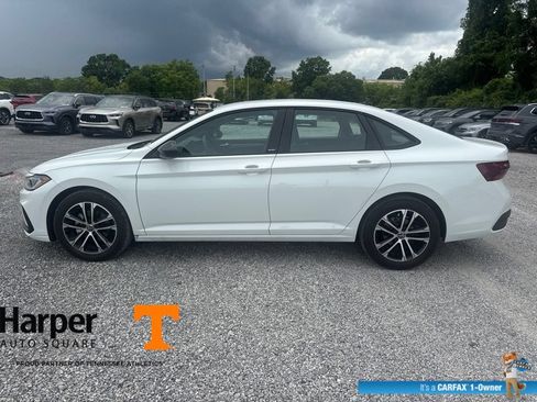 Used 2025 Volkswagen Jetta Sport FWD image 2