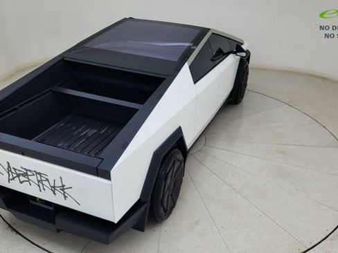 Used 2024 Tesla Cybertruck AWD Crew Cab image 78