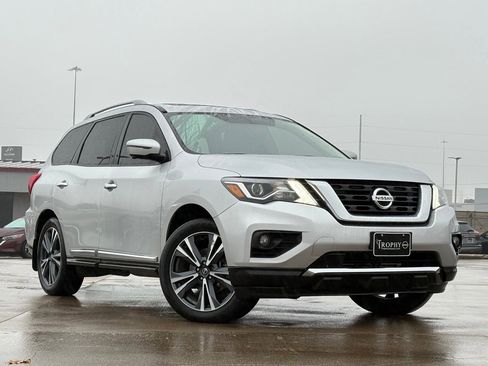 Used 2019 Nissan Pathfinder Platinum image 2