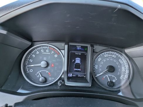 Used 2022 Toyota Tacoma TRD Sport w/ Technology Package image 11