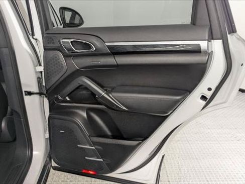 Used 2014 Porsche Cayenne Platinum Edition AWD/4WD image 17