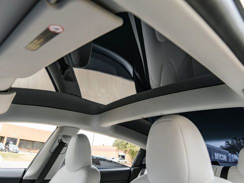 Used 2023 Tesla Model 3 Performance image 27