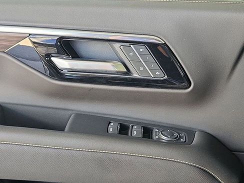 Certified 2025 Chevrolet Suburban Premier image 7