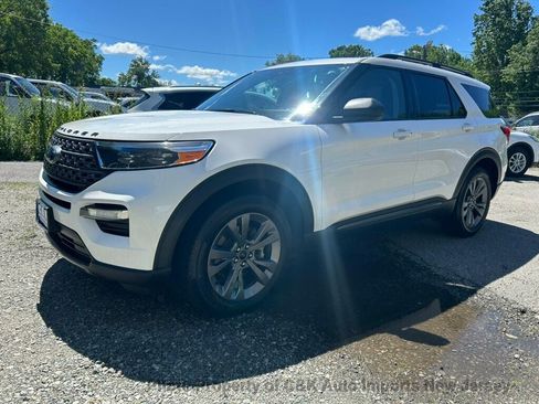 Used 2021 Ford Explorer XLT w/ Equipment Group 202A AWD/4WD image 15