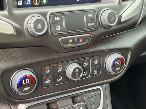 Certified 2024 GMC Terrain SLT w/ Elevation Edition FWD image 19