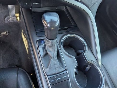 Used 2022 Toyota Camry SE image 13