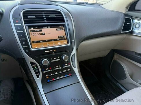 Used 2016 Lincoln MKX Reserve w/ Luxury Package image 26