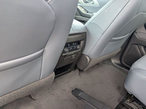 Used 2020 Chevrolet Traverse LT w/ LT Premium Package FWD image 31