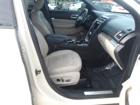 Used 2018 Ford Explorer Limited w/ Equipment Group 301A image 10