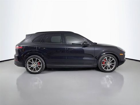 Certified 2022 Porsche Cayenne Platinum Edition w/ Premium Package Plus AWD/4WD image 8