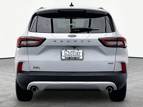 Certified 2025 Ford Escape SE FWD image 4