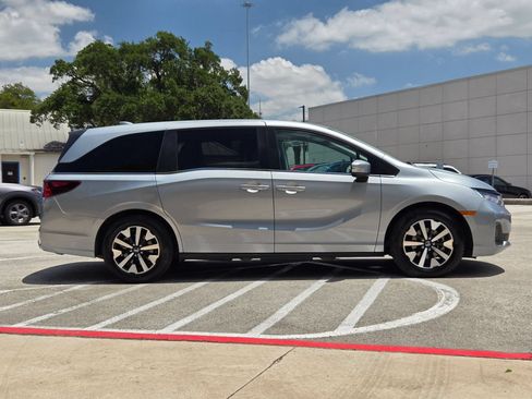 Used 2025 Honda Odyssey EX-L image 2