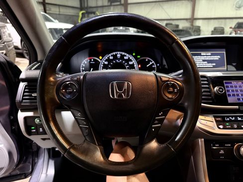 Used 2013 Honda Accord Touring image 31