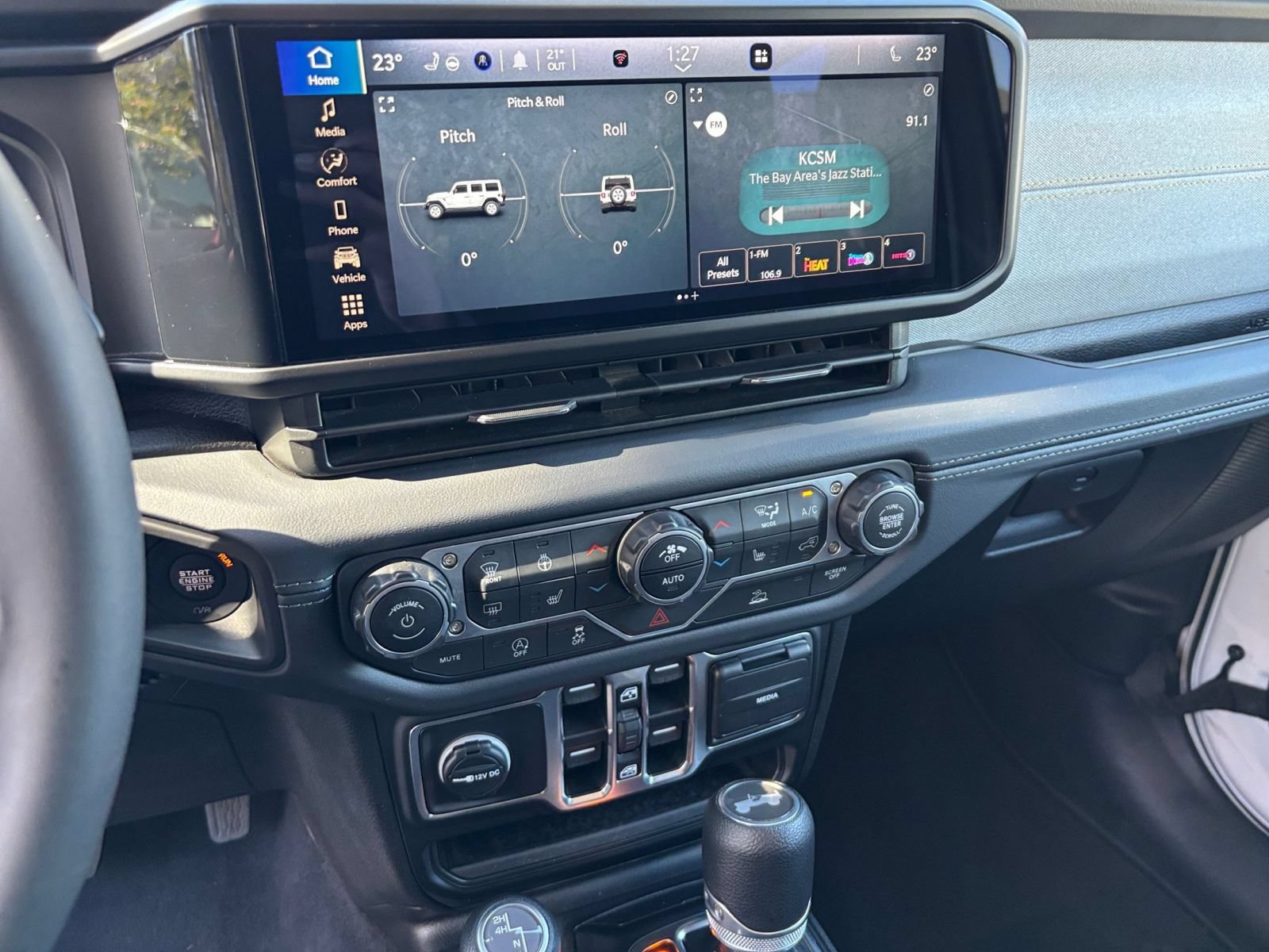 Used 2025 Jeep Wrangler Unlimited Sahara AWD/4WD image 16