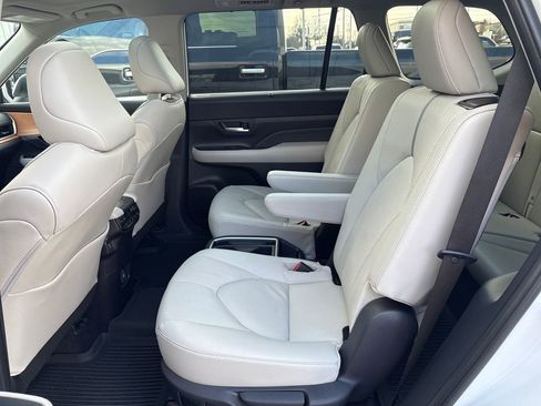 Used 2026 Toyota Grand Highlander Platinum image 37