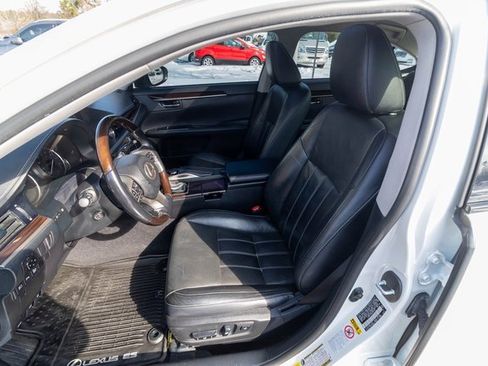 Used 2016 Lexus ES 350 w/ Luxury Package w/Wood Trim image 35