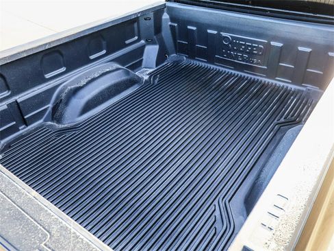 Used 2024 Chevrolet Silverado 2500 Custom w/ Custom Value Package image 11