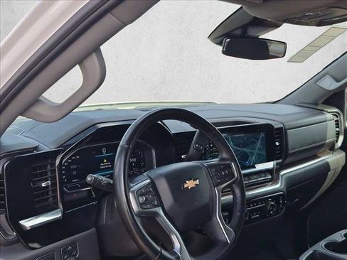 Used 2025 Chevrolet Silverado 1500 LT RWD image 9