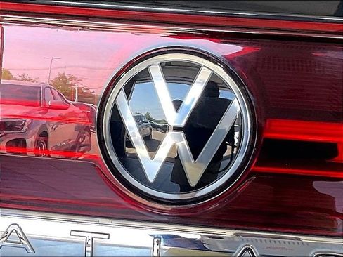 Used 2025 Volkswagen Atlas SEL AWD/4WD image 30