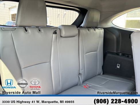 Used 2021 Toyota Highlander XLE AWD/4WD image 28
