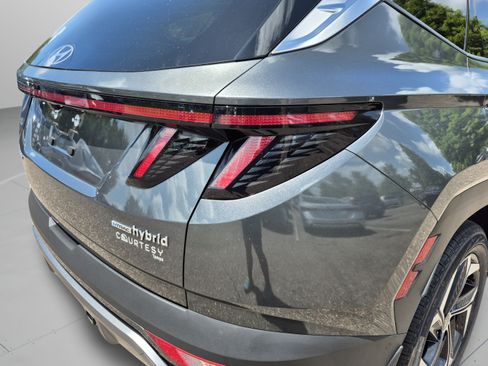 Certified 2023 Hyundai Tucson Limited AWD/4WD image 10
