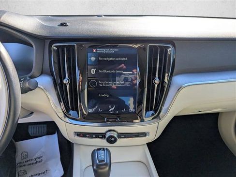 Used 2020 Volvo S60 T5 Momentum image 13