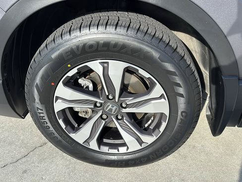 Used 2017 Honda CR-V LX image 11