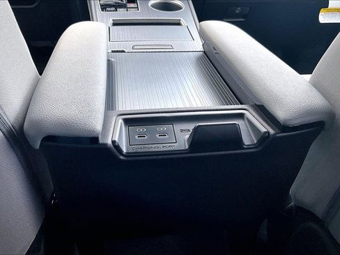 New 2026 Toyota Sienna LE image 10