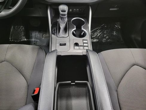 Used 2023 Toyota Highlander L image 18