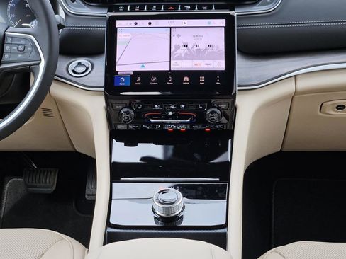 New 2025 Jeep Grand Cherokee L Limited w/ Luxury Tech Group II RWD image 25