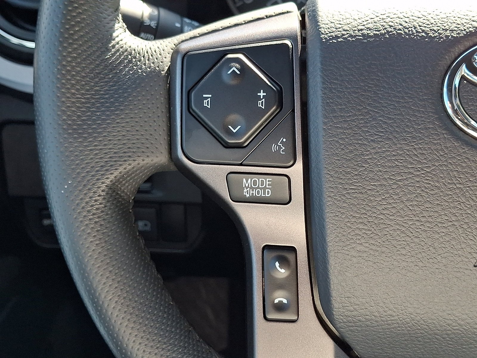 Used 2018 Toyota Tacoma TRD Sport AWD/4WD image 22