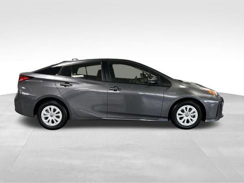 Certified 2022 Toyota Prius LE FWD image 6